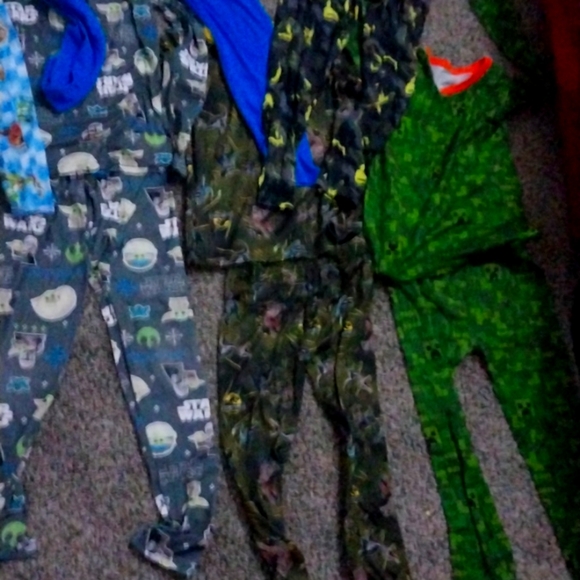 7 sets of boy's pajamas. - Picture 2 of 3